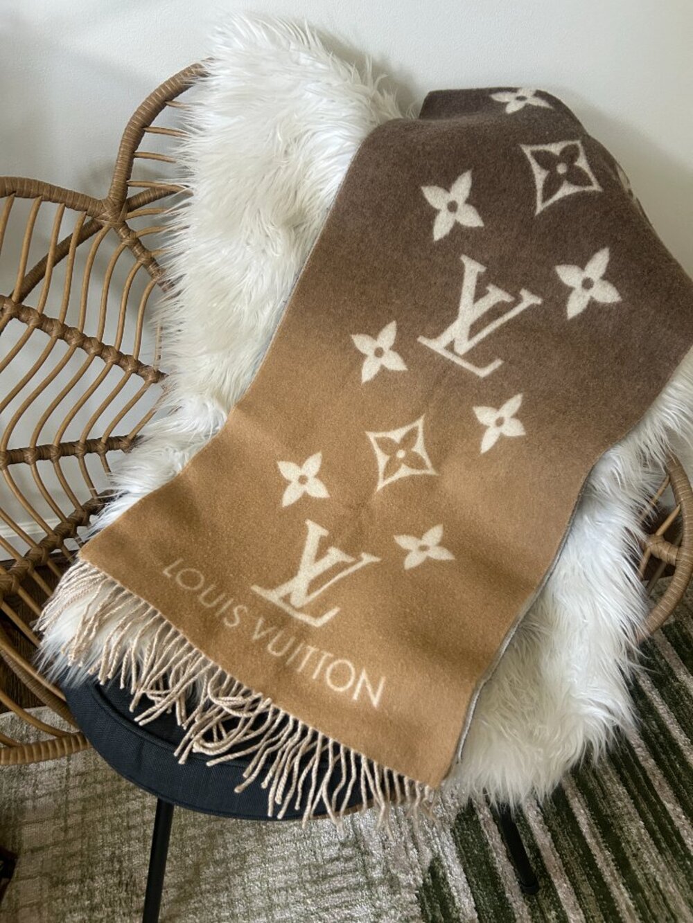 Louis Vuitton Reykjavik Gradient Scarf Monogram